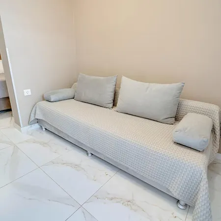 Diamond & Pearl Apartment