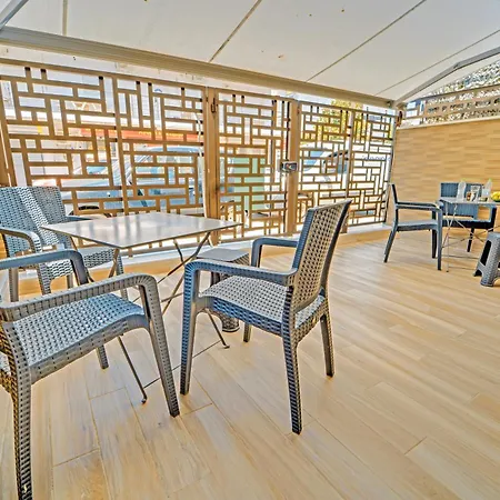 Diamond & Pearl Apartment *